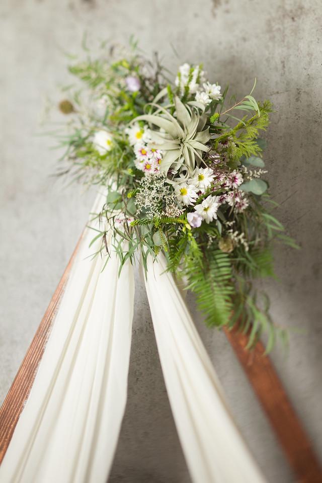 Archway and Sweetheart Table Arrangement